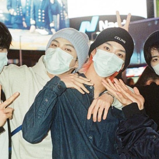 BaeX03802035's tweet photo. Gonbae in U.S 🥰❤

#CIX #씨아이엑스 #BX #이병곤 #배진영 #BAEJINYOUNG #GONBAE #BaeX https://t.co/9e5aYBObHN