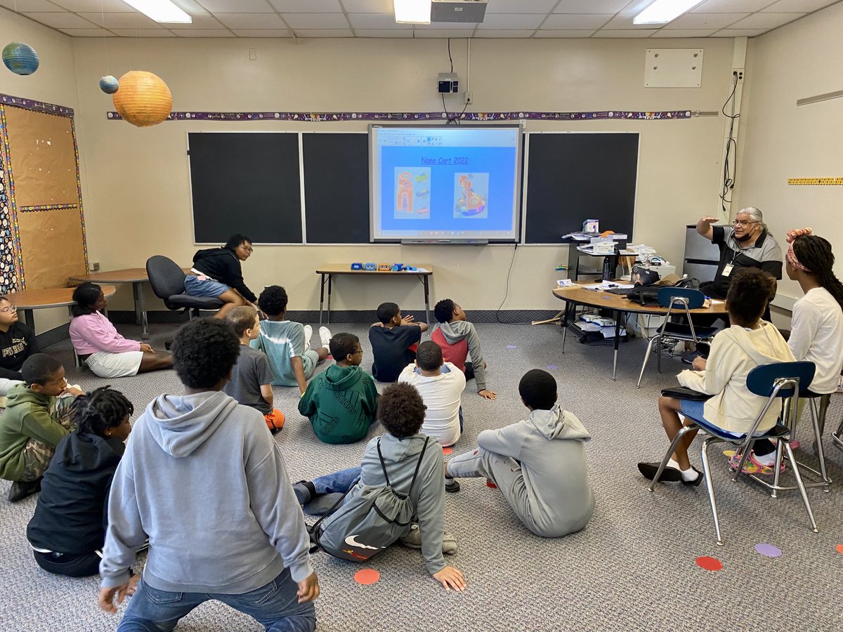 CHUHGearity's tweet image. 5th students are preparing to start their nanobot races. They been learning how to program their robots as part of a Civil Engineering Challenge!