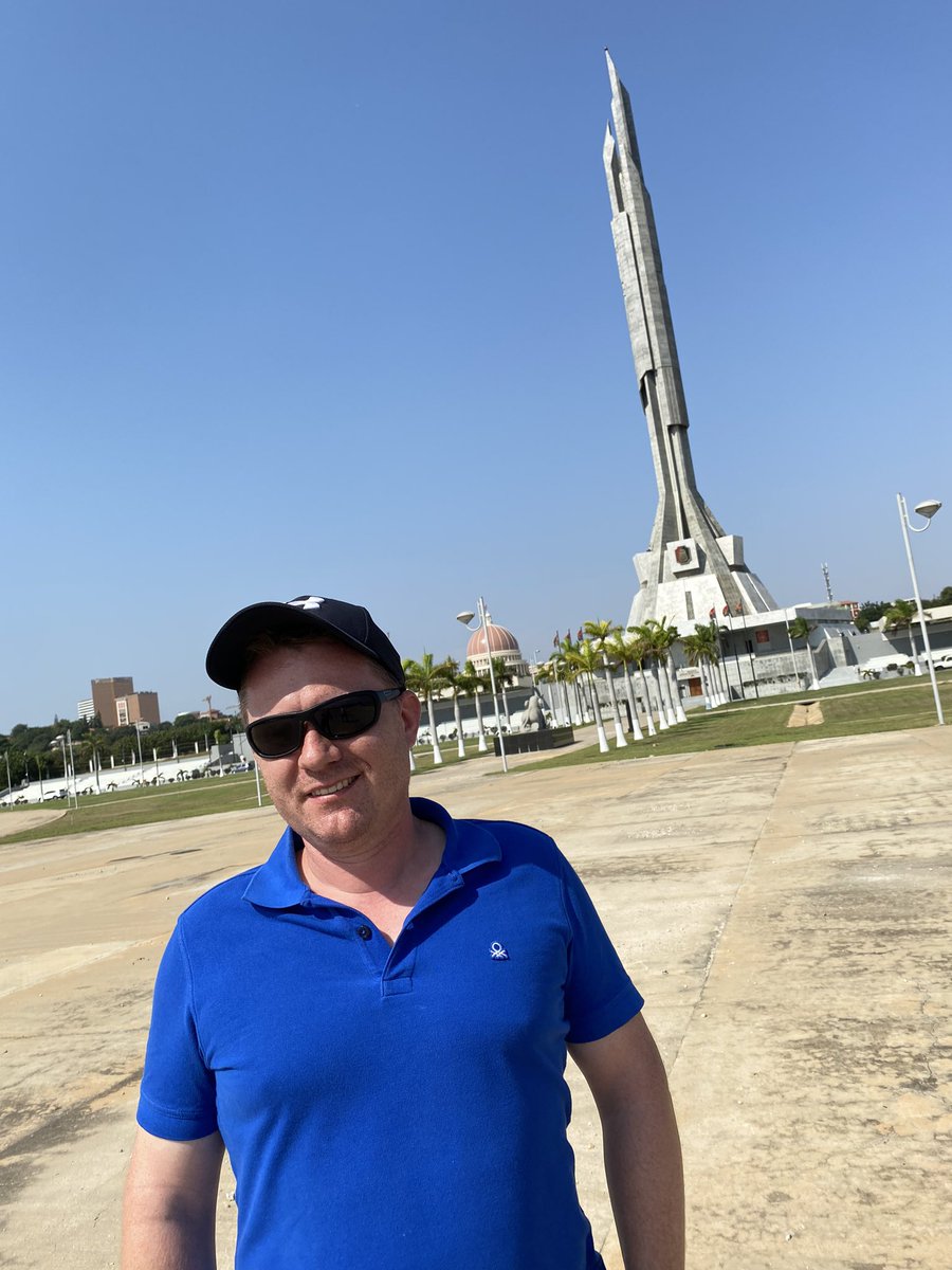 This is a pic of illeagal migrant professor in Luanda - <a href="/andrzej_polus/">Andrzej Polus</a>. It took us 4 visits to extend his visa here, and we ultimatelly failed. #Angola we love you, but your bureaucracy is killing us. <a href="/WTycholiz/">Wojciech J. Tycholiz</a>