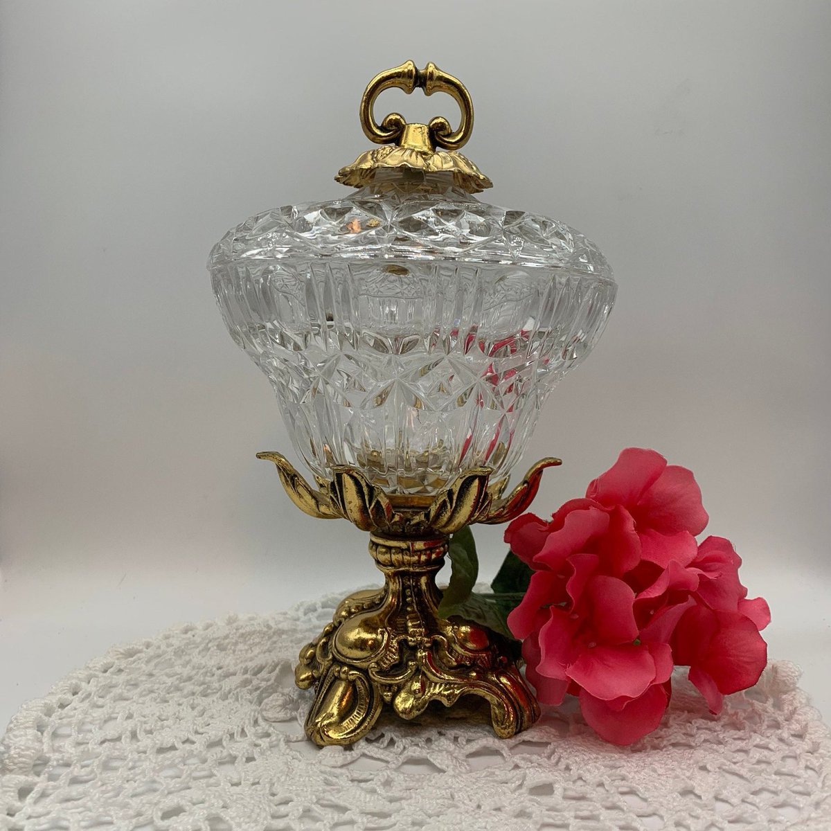 LilyDogAntiques's tweet photo. Excited to share this item from my #etsy shop: Beautiful Vintage Hollywood Regency Compote Candy Dish Gold Tone Metal and Heavy, Deep Cut Glass, Vintage Metal Glass Compote #hollywoodcompote #regencycompote #vintagecompote #heavyglasscompote https://t.co/O94BJRbKG2 https://t.co/v7cp2s5ccX
