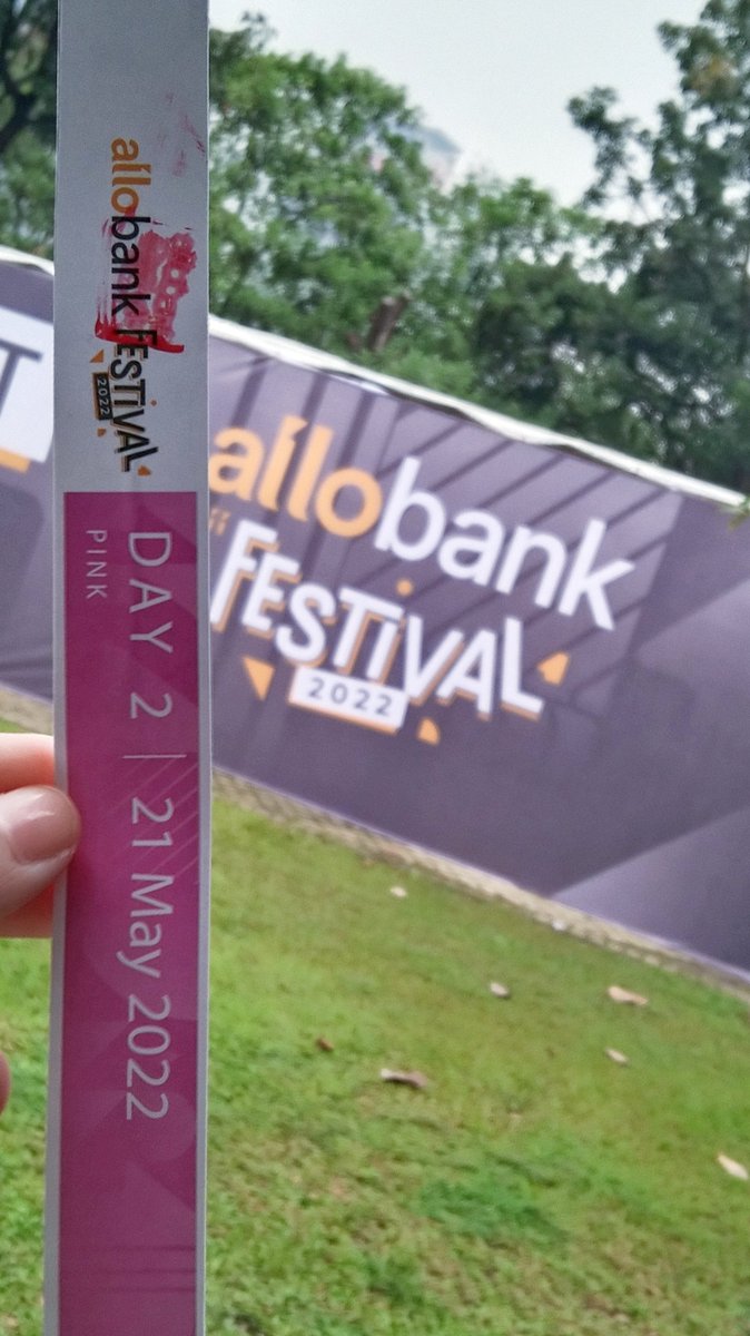 itsankha's tweet photo. Setelah bertahun tahun tidak konseran akhirnya hari sabtu bisa kkotgarureul nallyeo langsung di allobank😭🫶🏻 https://t.co/GMYjN942oL