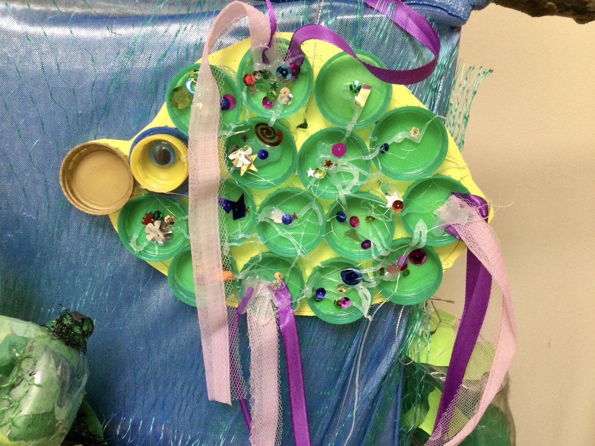 thurnglass_sch's tweet photo. We have been thinking about how plastic is polluting our oceans, causing many creatures &amp; fish to get trapped in it or eat it 😦 One of our children said 'We have made mistakes and now we need to fix them'. Stop plastic pollution! ♻️🐟🦈 @SEALIFE_Schools #SEALIFEseasavers https://t.co/Sw3Hc5uu2m