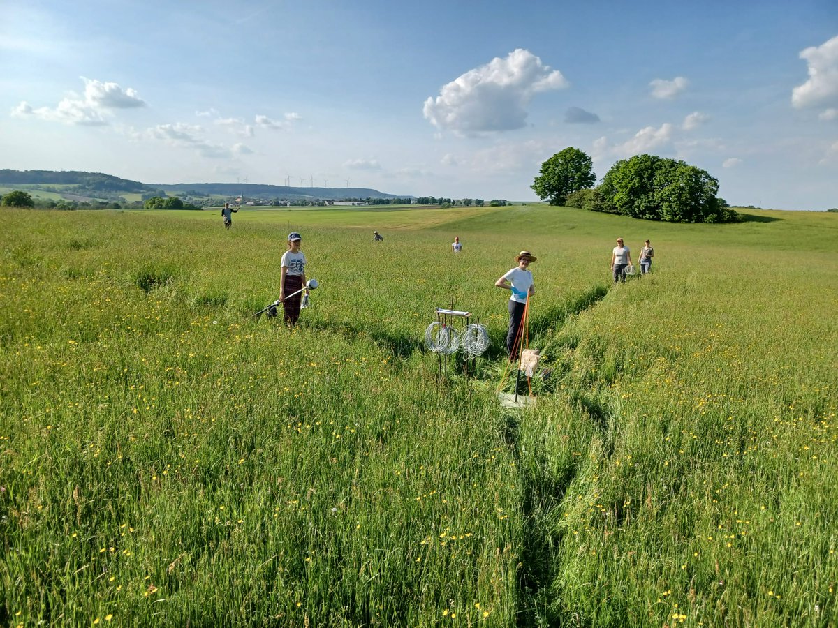 DisturbanceEco1's tweet image. Tracking of #Land use intensity using #drones Jentsch lab and KIT and #SusAlps project funded #DFG 3rd phase with wwl-web.de for high-resolution imaging. More on the website susalps.de Sample collection.......after drone imaging