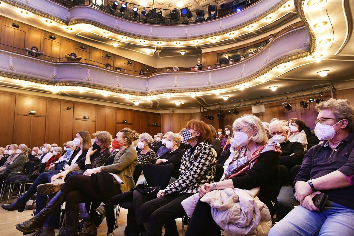 IBAHeidelberg's tweet photo. Ist Heidelberg reif für den Aufbruch zu neuen Ufern oder hängt die Stadt immer noch am Puppenstuben-Image? Am Montag, 25. Mai 2022, wird das RNZ-Forum auf dem Marlene-Dietrich-Platz nachgeholt. https://t.co/uSFqZFHyw3 https://t.co/YYF0t5opL1