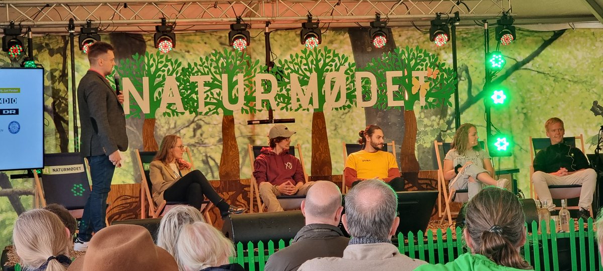 Så er @Naturmodet for alvor i gang. På ungdomsscenen Roots giver miljøminister <a href="/LeaWermelin/">Lea Wermelin</a> den gas med åbningstale og snak om visioner for #dknatur og #biodiversitet. Yay ❤️ #dkpol #naturmødet
