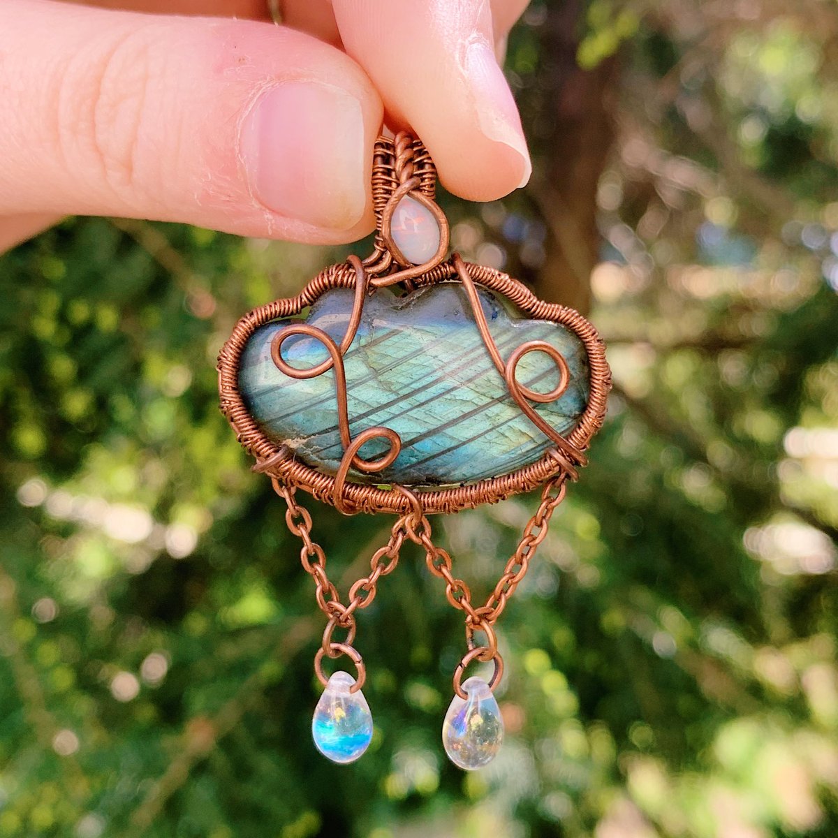 _silverfaerie's tweet photo. a lil rainstorm pendant 🌧

channeled some @heidiswrapss energy on this bby 🥰 https://t.co/1DfNWg2sQn