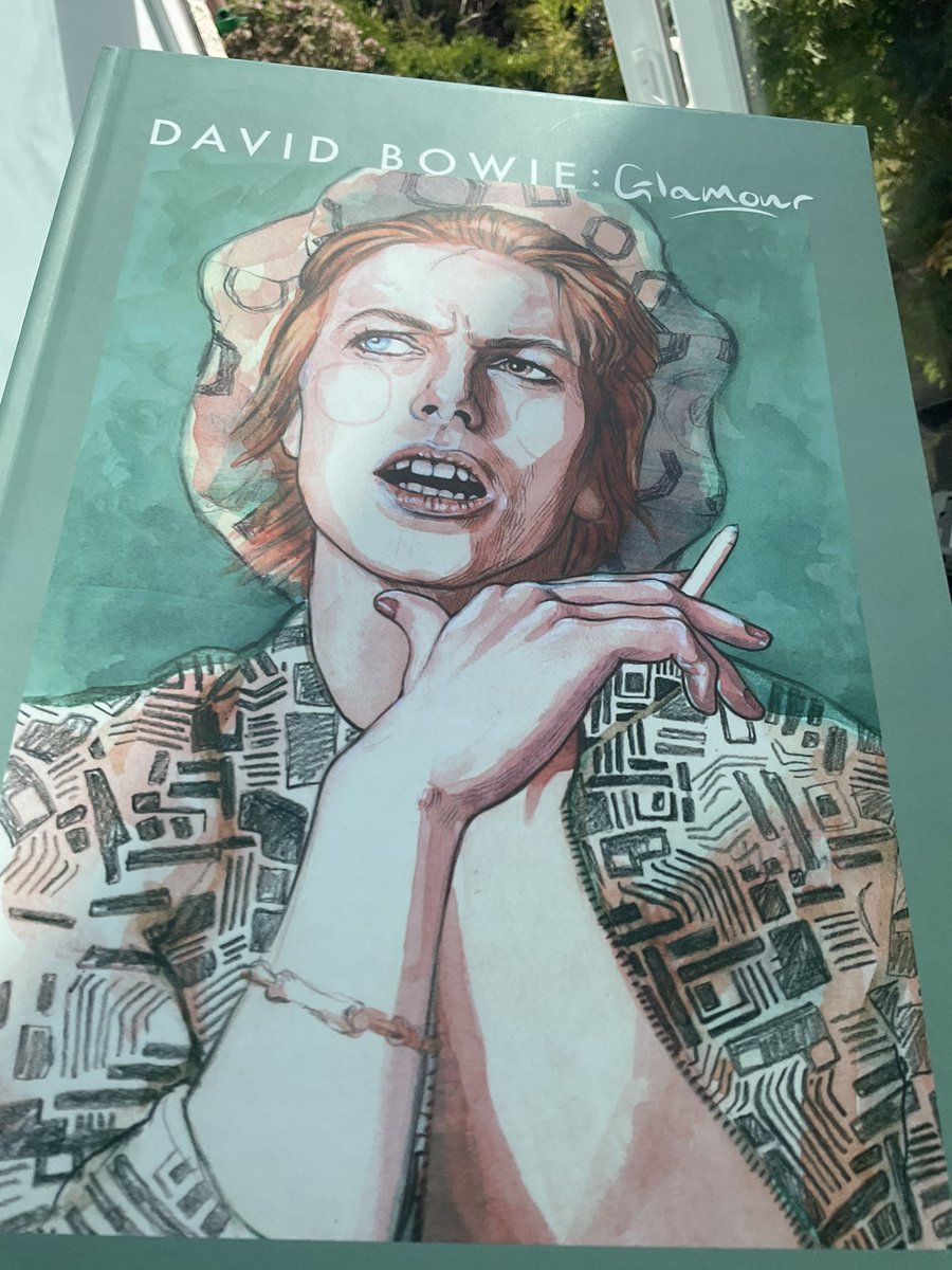 David Bowie Glamour tweet media