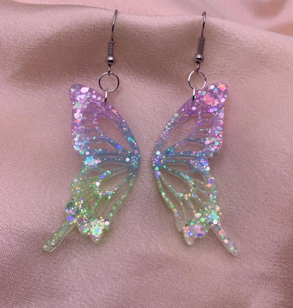 EandAshops's tweet photo. Did you know these butterfly wing earrings are glow in the dark?🦋✨

Get your glow in the dark earrings with the l*nk in my bio or the comments 💖✨

✨All 50% off no code needed ✨ https://t.co/kpH1IOjTVq