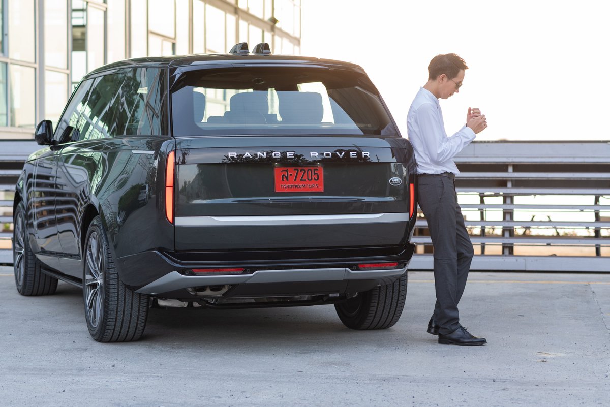 spin9's tweet photo. [spin9] พาชม Range Rover Autobiography โฉมใหม่ SUV หรู ฟีเจอร์แน่น เข้าไทยครบทุกรุ่น
https://t.co/OcqEqZKZ0V https://t.co/SDjOTdV0Uz