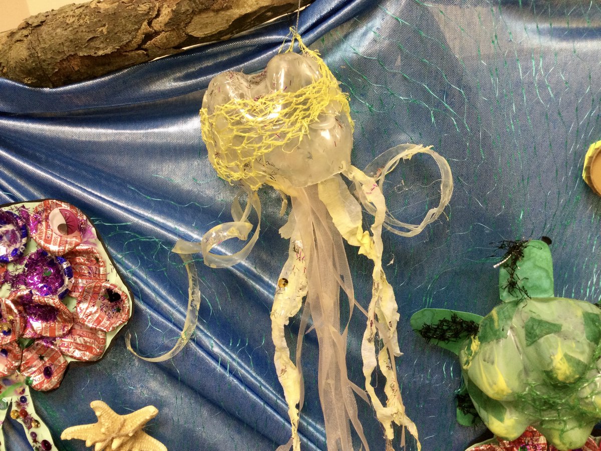 thurnglass_sch's tweet photo. We have been thinking about how plastic is polluting our oceans, causing many creatures &amp; fish to get trapped in it or eat it 😦 One of our children said 'We have made mistakes and now we need to fix them'. Stop plastic pollution! ♻️🐟🦈 @SEALIFE_Schools #SEALIFEseasavers https://t.co/Sw3Hc5uu2m