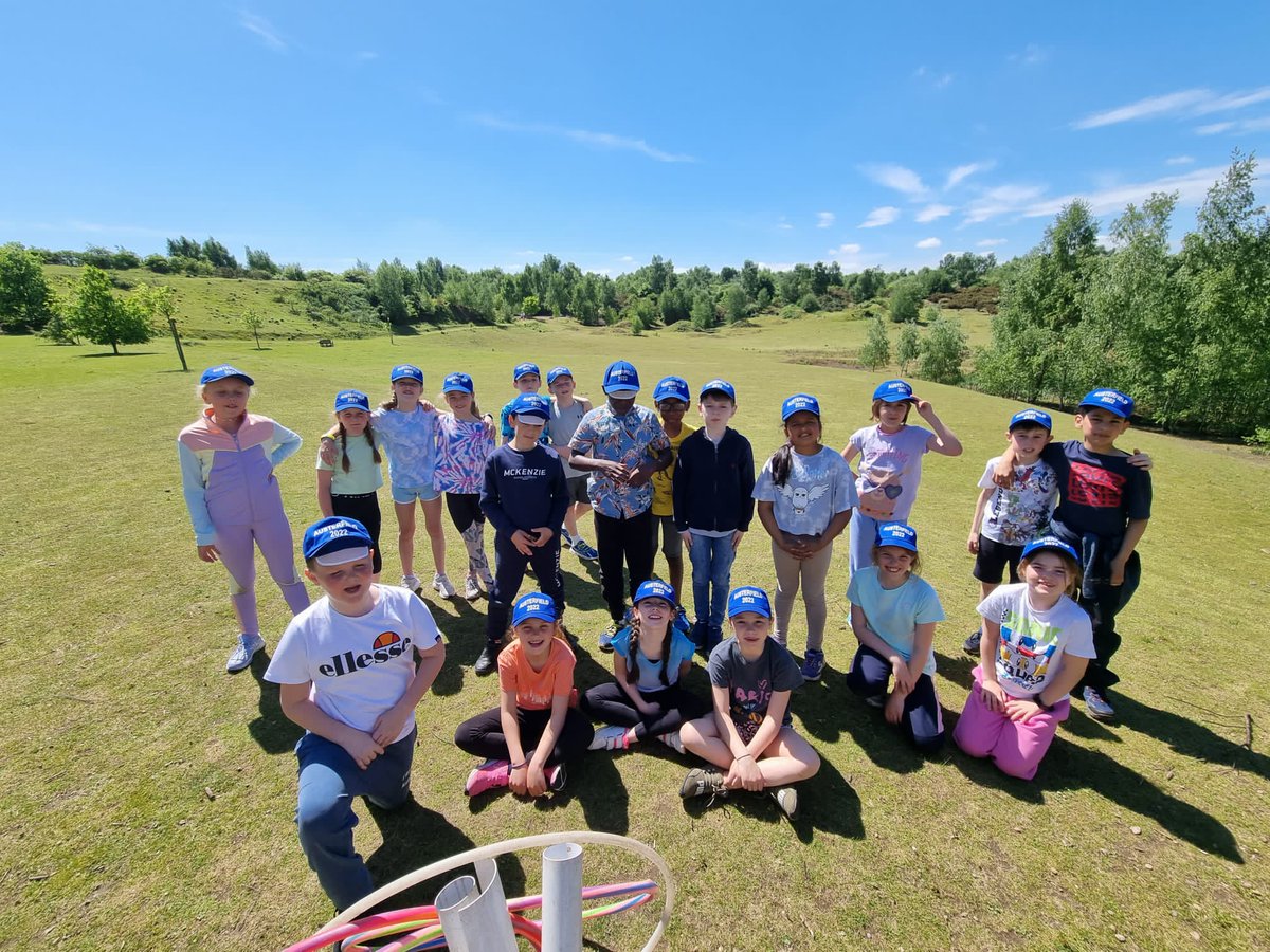 HH_Juniors's tweet photo. Year 4 are enjoying habitat hunting and team building, the sun has come out to play too! @austerfield_sc https://t.co/xSGTpHbN4s