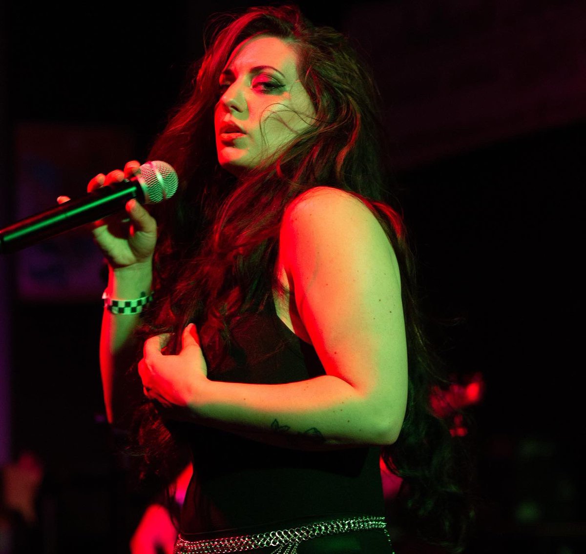 BourbonHouse_'s tweet image. Canton, OH tonight!! See you at Buzzbin! 

Thank you, Indianapolis and Black Circle for having us last night! Shots by the fabulous @calypso_firewitch 

#cantonoh #buzzbin #rocknroll #bluesrock #retrorock #womenofrock #rockwomen #livemusicphotography #stageshot #rockandroll