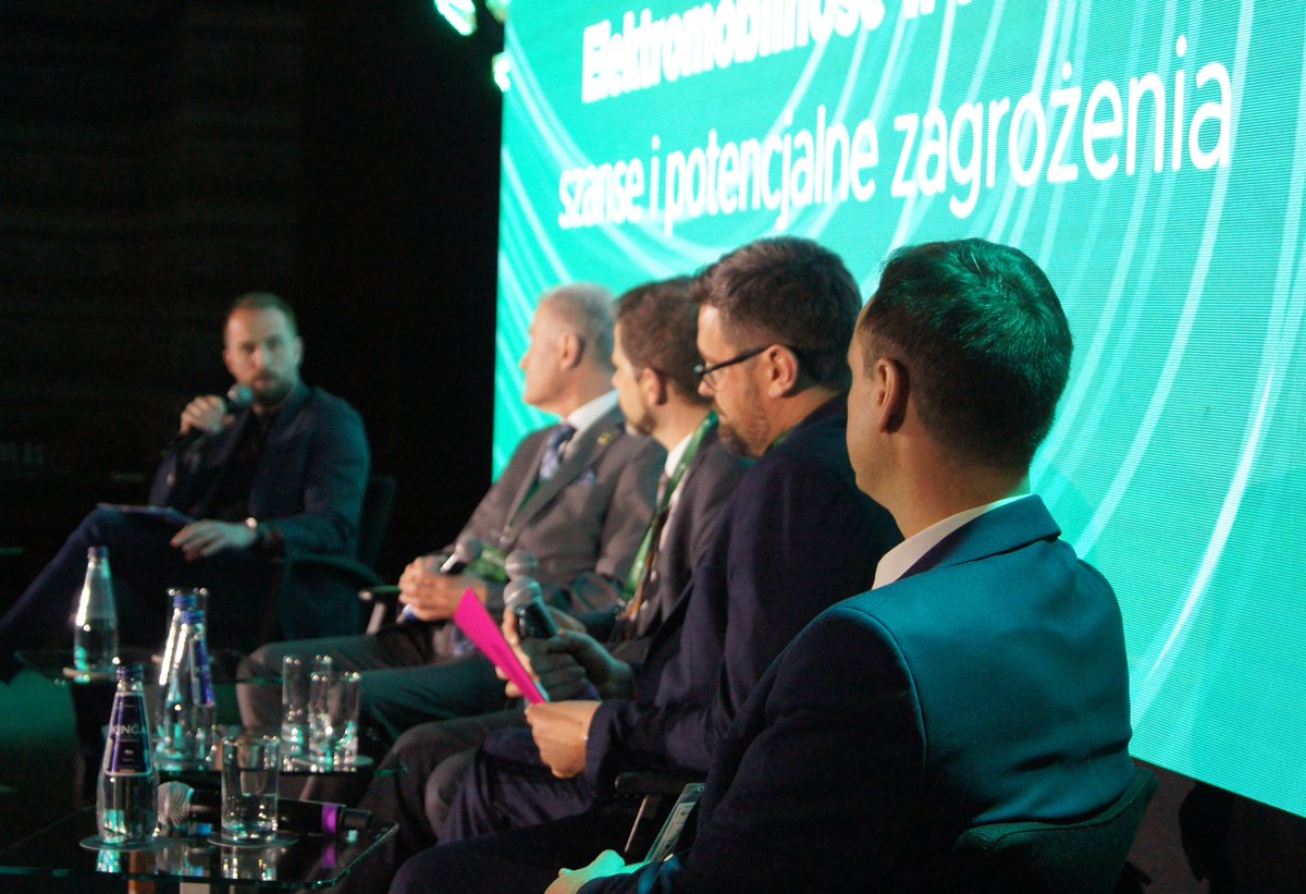 energetyce's tweet photo. Uczestnicy panelu dot. 🚗 elektromobilności ocenili obecny stan zaawansowania ww. branży w Polsce. Skupili się także na potencjalnych kierunkach rozwoju.

#konferencjaARE #energetyka #gospodarka #elektromobilność https://t.co/3Y0OCgooa5