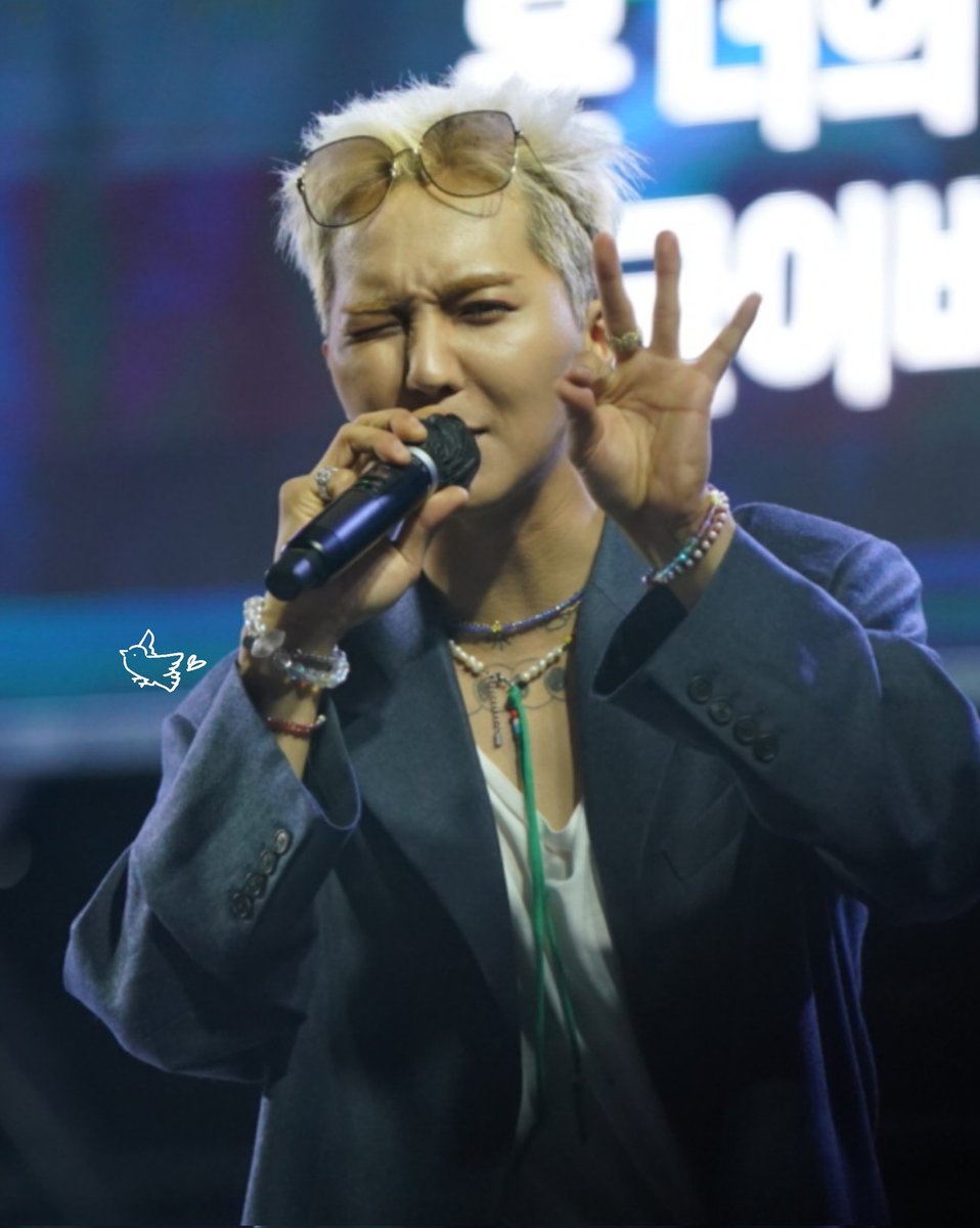 bluebird930330's tweet photo. 220519 부산대 

오늘 미쳐따🤦😭😇
ㅠ____________ㅠ 

#MINO #WINNER #송민호 #위너 https://t.co/aXuQZnYveL