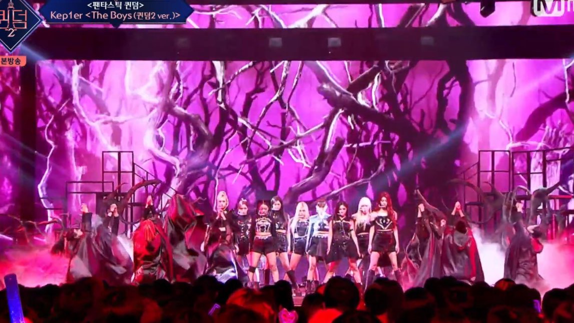 GirlgroupsBR's tweet photo. BRING THE BOYS OUT! KEP1ER da início ao novo round do #QUEENDOM2 com uma performance espetacular do hit 'The Boys' do SNSD, as meninas trouxeram um conceito dark poderoso e serviram muito nesse round. https://t.co/W2K9fnGKoI
