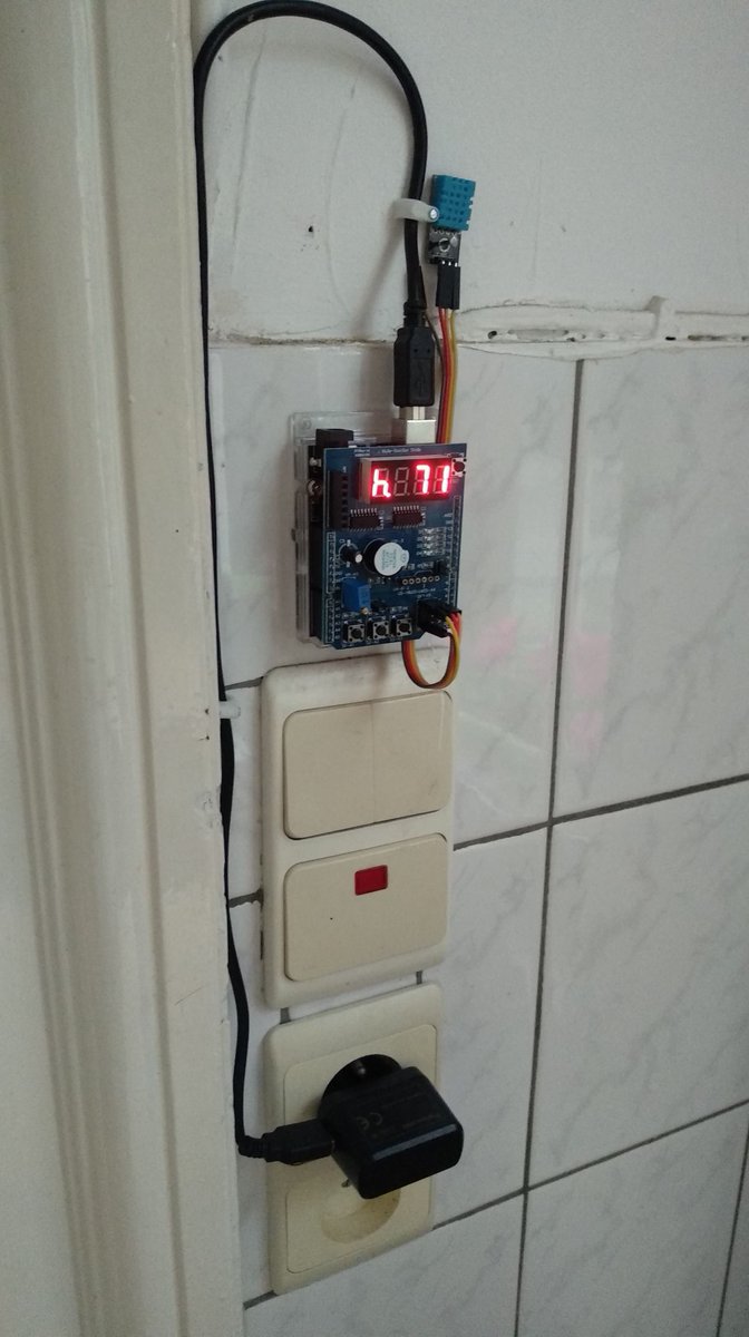 JohnLest_Tech's tweet photo. J'avais besoin d'un thermomètre et surtout un capteur d'humidité dans ma cuisine. Du coup : hop, petit projet #Arduino avec le #DHT11 #DIY (code source : https://t.co/OP1D36nrex) https://t.co/9kYu9KyJX3
