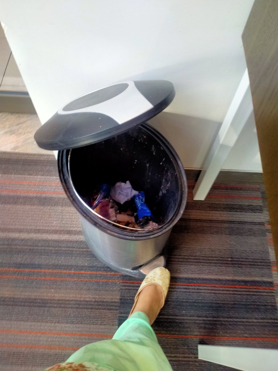 UmemaSiddiqi's tweet photo. Before heading to the parking lot, I decided to throw some waste papers in the bin.
Guess where the car keys are now? 🥹
#ClumsyMe https://t.co/aY1Mxq2lSV