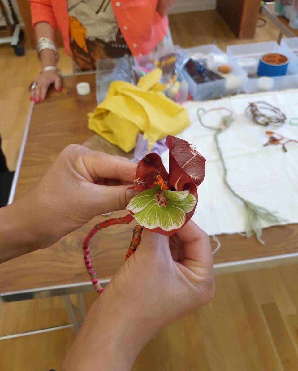 Accumulate_Ldn's tweet photo. Week 2 for our textiles workshop & tutor Tanvi taught a Binding or wrapping technique where you wrap material in string or embroidery thread to create a new structure that can be manipulated in various ways! #utopiaproject https://t.co/AnXiXTSxmU