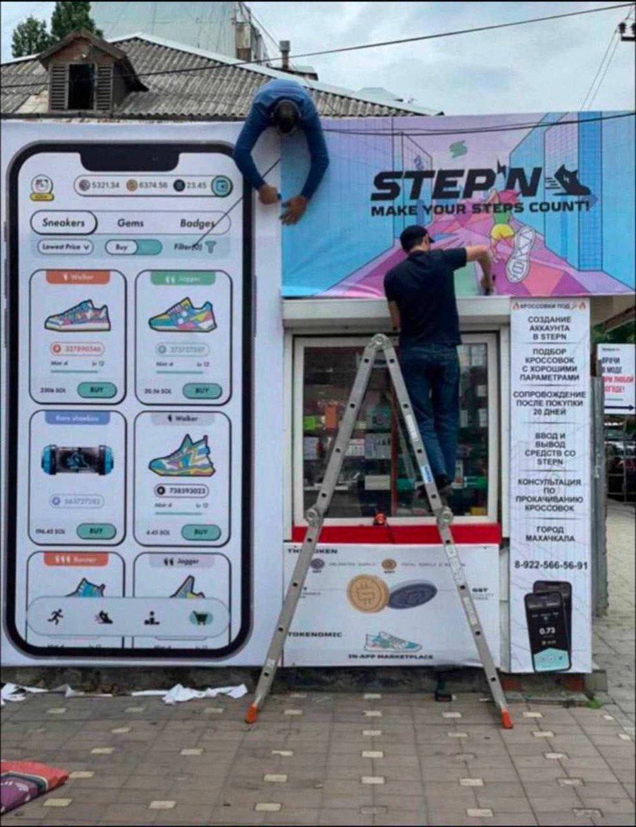 Crypto__Goku's tweet photo. Les premiers effets pervers de #Stepn 👀

Certaines personnes achètent de nombreuses sneakers, des téléphones pas chers et installent des stands pour embaucher des écoliers et des coursiers en les payant une misère.. Affligeant😞

#Move2Earn #NFT #NFTCommunity #NFTcollector #NFTs https://t.co/0fEVojd6G0