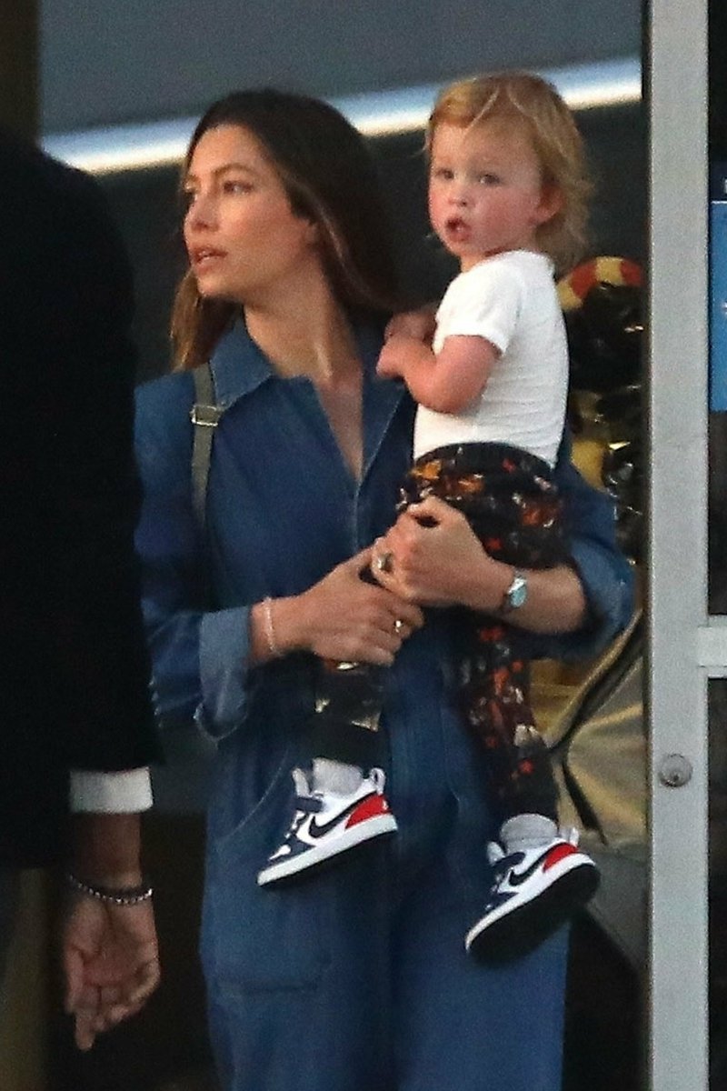 TimberBielPics's tweet photo. Jessica Biel and Phineas Timberlake, 2022 https://t.co/GOytnpjLyO