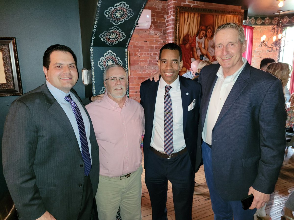 MarcCohenNY's tweet photo. .@RochesterChambr CEO @BobDuffyROC joined community leaders last night in giving thanks to outgoing @UNICONRochester Executive Director Joe Leone, and celebrating incoming Executive Director @JoeMorelleJr! 

Two great leaders! https://t.co/nWkMKRJpzv