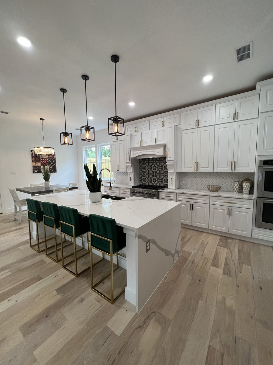 benwegmann's tweet photo. Green barstools. That’s the tweet. https://t.co/D2ETG0bmMe