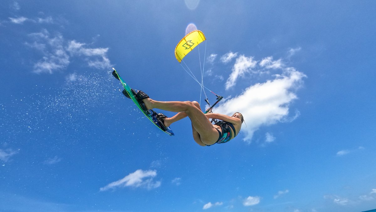 SAiiMaldives's tweet photo. Are you ready for your ocean-side summer adventure? 🌊

Who here would you like to learn how to kite-surf? https://t.co/ygxuUF43HY