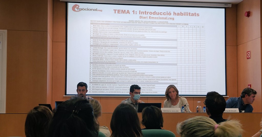janainao's tweet photo. Aprendiendo mucho con unos pedazos de conferencias de la #JornadaAutolesión22 en @Hospitaligd @CsaSalut organizada por @GRETAautolesion https://t.co/kefInBRmnx https://t.co/lbXhpciN9F
