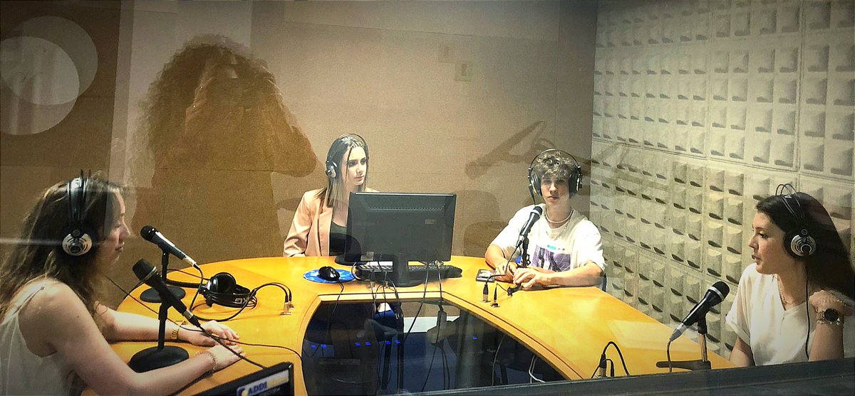 El calor en Zaragoza ha llegado para quedarse y, de paso, en el programa de hoy reflexionamos acerca de la #OperaciónBikini. ¿Qué hay detrás de este fenómeno? ▶️ radio.unizar.es/ficha-audio-se…

⚠️ Todas las prácticas nombradas son a modo de crítica y NO recomendamos llevarlas a cabo.