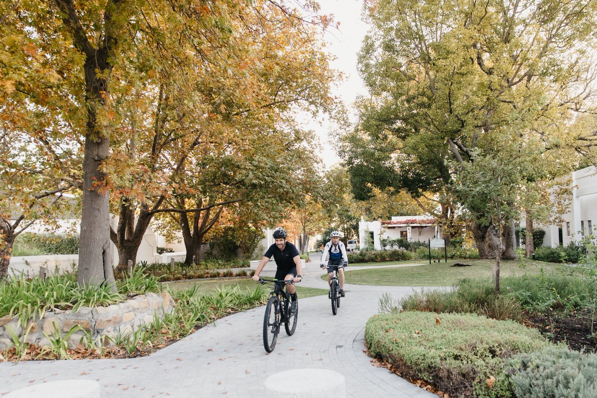 Time to hop on your bike, breathe in some fresh country air and get away from it all. Come explore Lourensford Estate bike trails, enjoy a complimentary wine tasting &amp; take advantage of our babysitting service on this epic 2-night Escape!

Book here:
erinvale.co.za/special-offers…