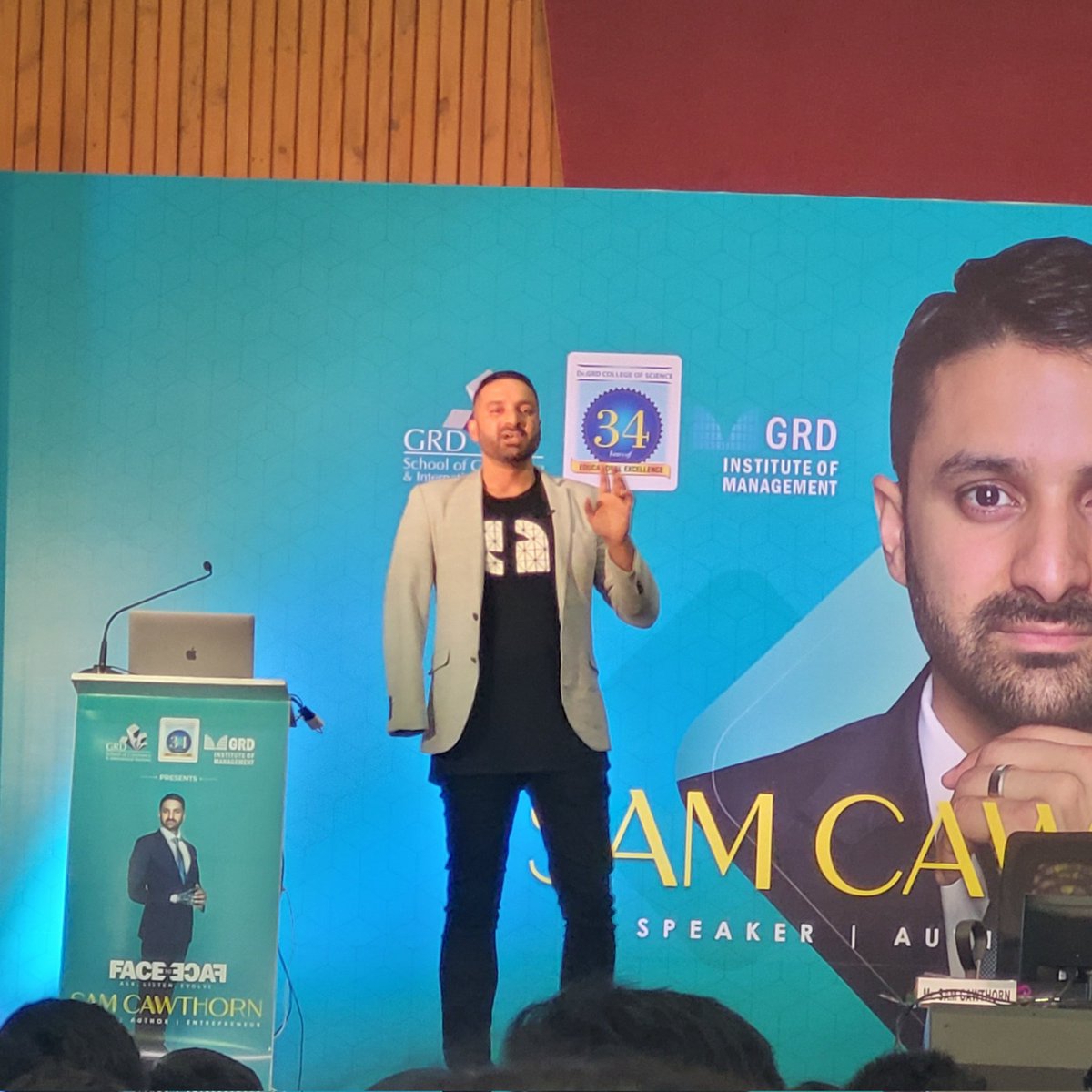 SuryaBiker's tweet photo. After a MIRACLE SURVIVAL, he made a DECISION to BOUNCE FORWARD and GIVE HIS HAND OFF to the President...
Now, here he is in GRD to give us KAIROS....
SAM CAWTHORN you're the real one💖
- Surya J.
1st B.ComCS
#face2face
#facetoface
#grdscib 
#samcawthorn 
#grdim https://t.co/7ybgEaKzoI