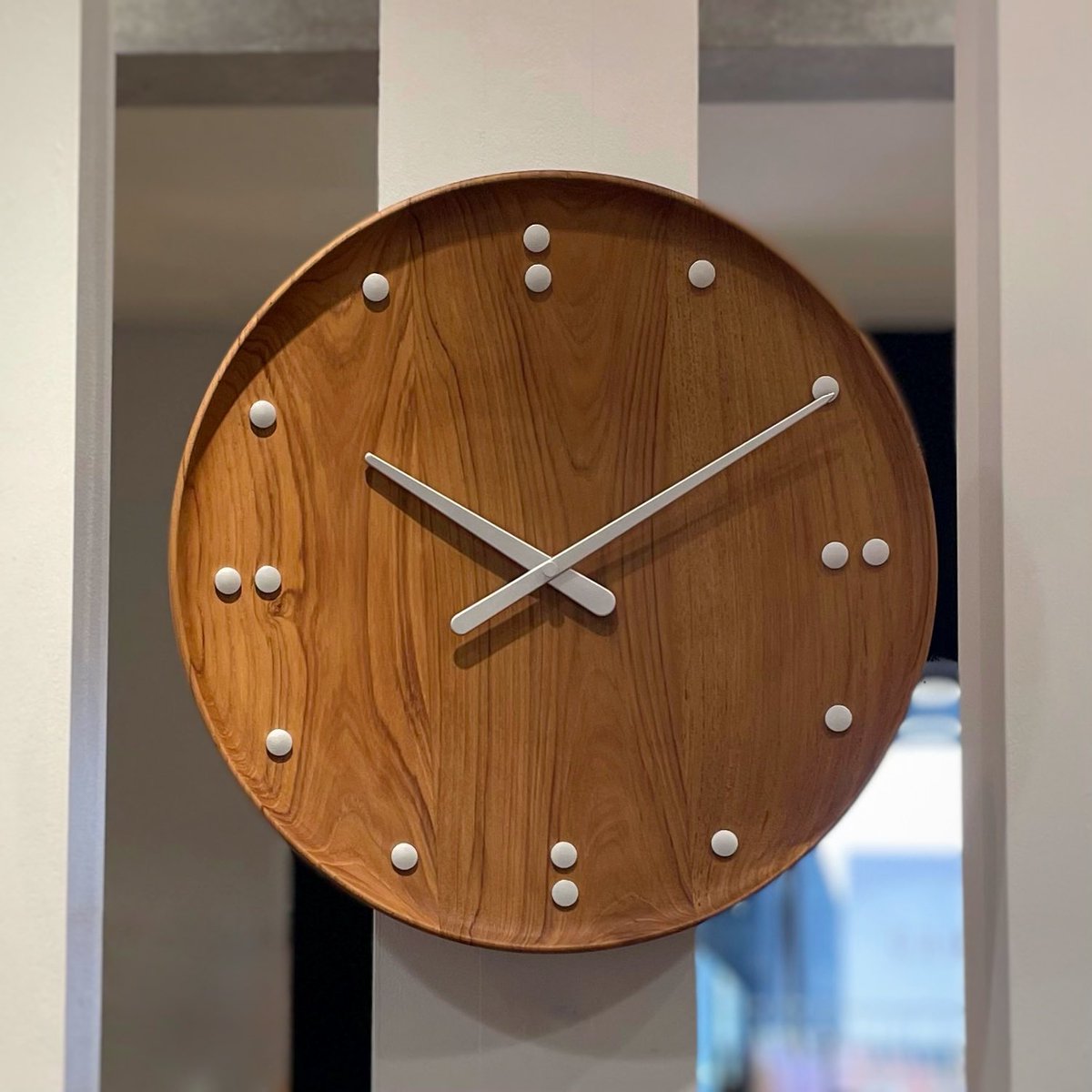 ndf_tenjin's tweet photo. 【再入荷】Finn Juhl Wall Clock

フィン・ユール クロックはニューヨークにある国連・信託統治理事会会議場のインテリアデザインとして制作された名作です。

今回、一年以上の歳月を経てごくわずかな数量限定の再入荷となりました。
 
#壁掛け時計 #アーキテクトメイド #architectmade #デンマーク https://t.co/rluiIhZfQT