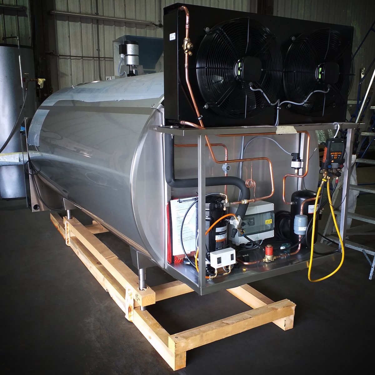 FabdecDairy's tweet photo. We produce a comprehensive range of condensing units. Replacing your old units might save you money on energy and provide better performance.
#chillpak #condensingunit #fabdec #darikool #agriculture #teamdairy #dairy #milking #milkingequipment #milkcooling #dairyfarming #ukmfg https://t.co/QLLvgtEZ9h