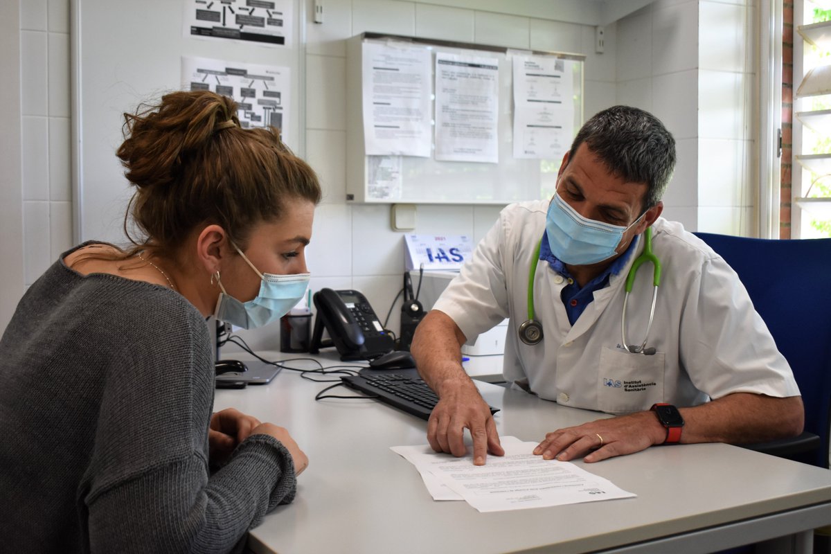 iasgirona's tweet photo. 👩‍⚕️🧑‍⚕️Avui se celebra el Dia Mundial dels metges i metgesses de la medicina familiar i comunitària. Volem reconèixer el valor d'aquests professionals en l'atenció primària i en el conjunt del sistema sanitari, i en especial la vàlua dels companys/es de l'#iasgirona 🔝🔝🔝 https://t.co/yhe7GBz4wj