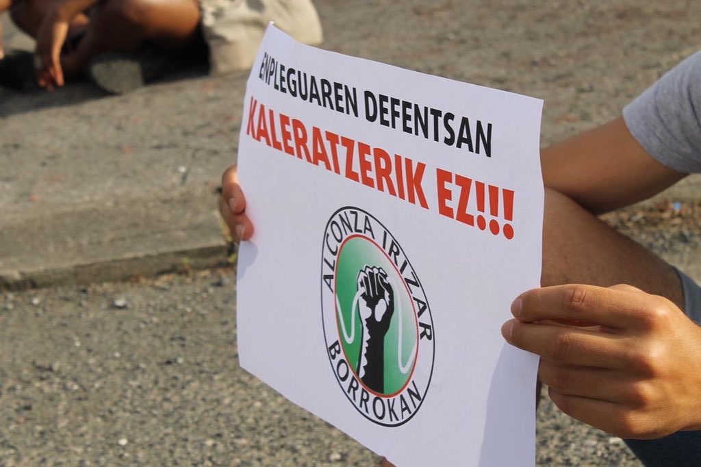 ErnaiUribeKosta's tweet photo. - Eusko Jaurlaritzaren inplikazioa.

Gure eskualdeko enpleguaren suntsiketaren aurrean gazteok borrokan jarraitzen dugu.

Enpleguaren defentsan eta bizitza duinen alde Uribe Kostako gazteok Alconzako langileekin borrokan!

BORROKAN JARRAITZEN DUGU. https://t.co/SLtBFXPlhl