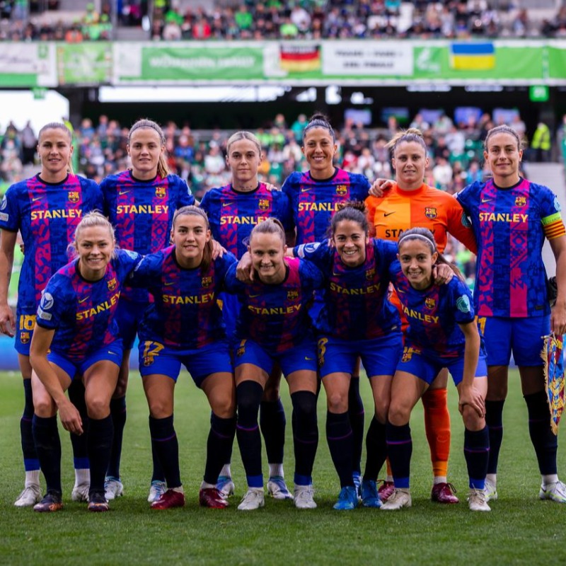 FCBarcelona's tweet photo. 🚨 𝐀𝐋𝐌𝐎𝐒𝐓 𝐒𝐎𝐋𝐃 𝐎𝐔𝐓! The last @FCBfemeni jerseys are still available. Make sure you get one ahead of the @UWCL final!