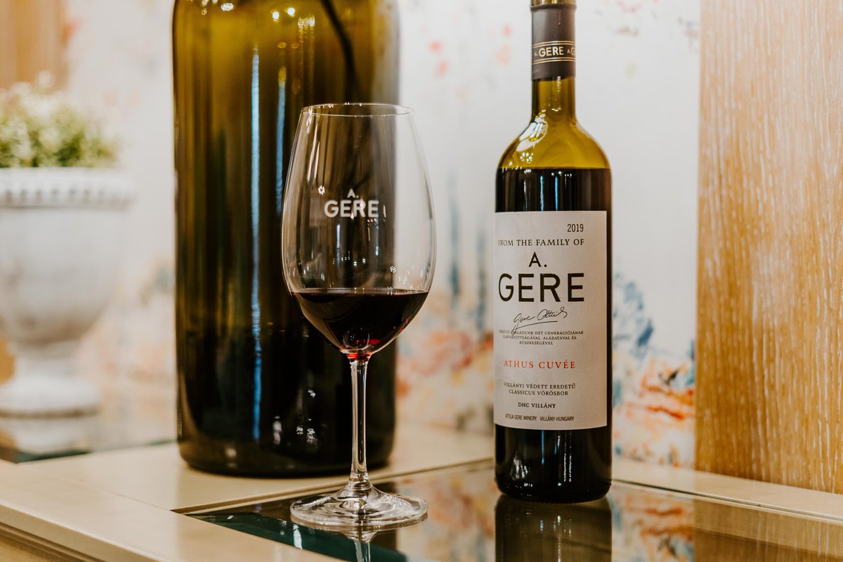 ATHUS CUVÉE 2019

The Athus Cuvée soon became a popular choice among our restaurant partners, as many dishes are easy to match. 😊 This wine is typically for the occasion when you want a glass of wine with lunch or dinner but don’t expect it to take control. 🍷
#gereattila