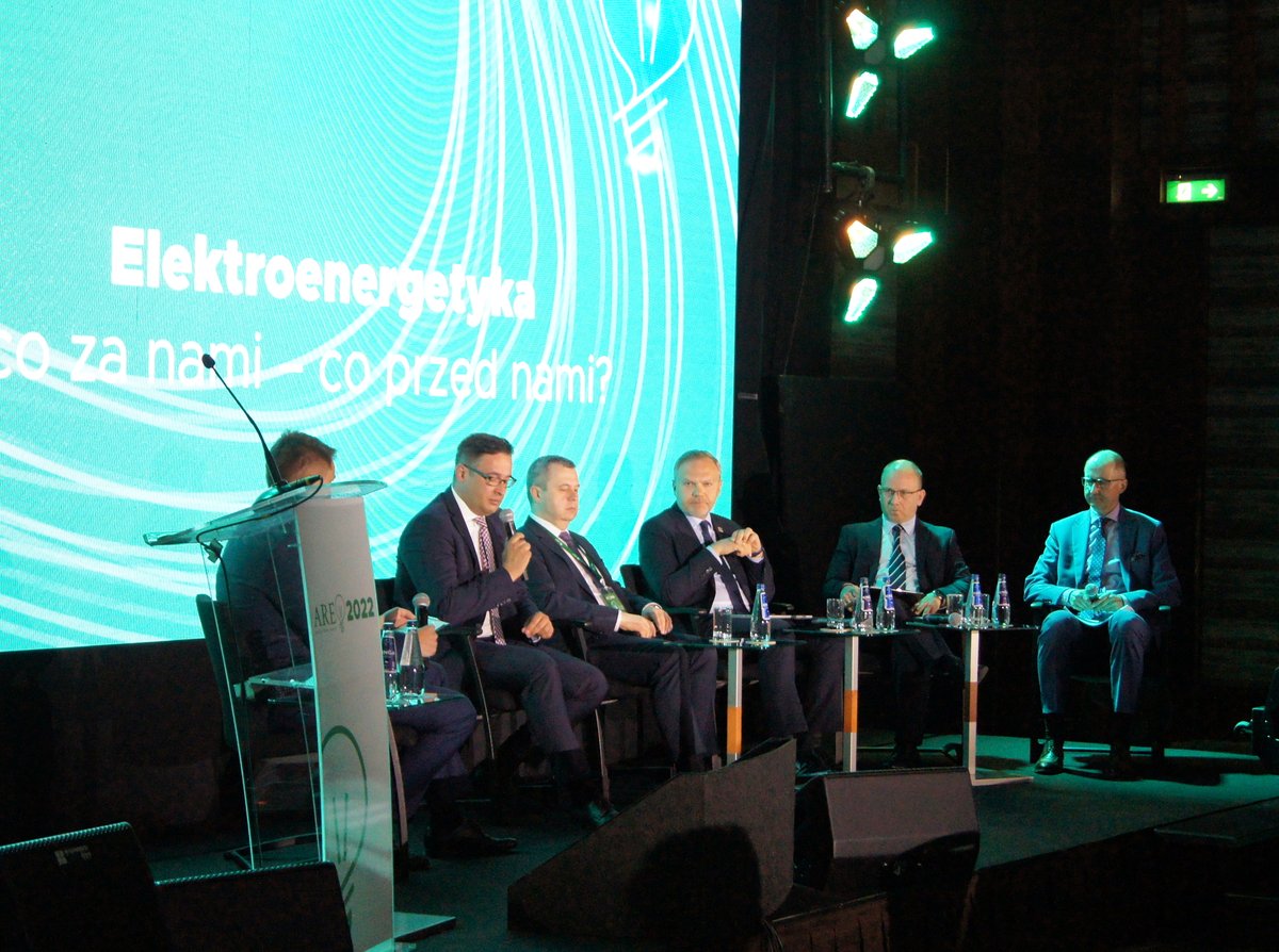 energetyce's tweet photo. Za nami panel wprowadzający konferencji ARE "Prognozujemy przyszłość w energetyce". Uczestnicy odpowiedzieli na pytanie: elektroenergetyka - co za nami, co przed nami?

#konferencjaARE #prognozujemyprzyszłośćwenergetyce #warszawa #energetyka #gospodarka #elektroenergetyka https://t.co/g8noSRopAc
