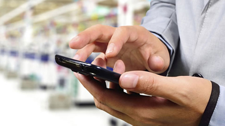 SignifyEspana's tweet photo. Las soluciones de #iluminación #IoT respaldan las compras autónomas en la era pospandemia 🛒😷👇
Los sistemas de #InteractRetail permiten comprar rápidamente, mediante apps o escáneres que guían a los clientes hasta los productos que desean.
Más info ➡ https://t.co/caTpRmvYdR https://t.co/PWu1wROEbJ