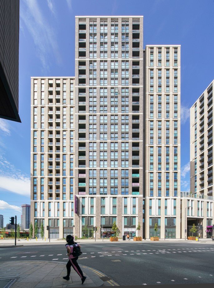 RaweRichard's tweet photo. Final images of our Brunel Street Works development taken in the sunshine yesterday, adjacent Canning Town Station. Delivering 975 residential units and 120 bed hotel all within 5 blocks ranging up to 26 storeys. Constructed as an insitu concrete frame with a brick slip façade. https://t.co/46c6UJk9xC