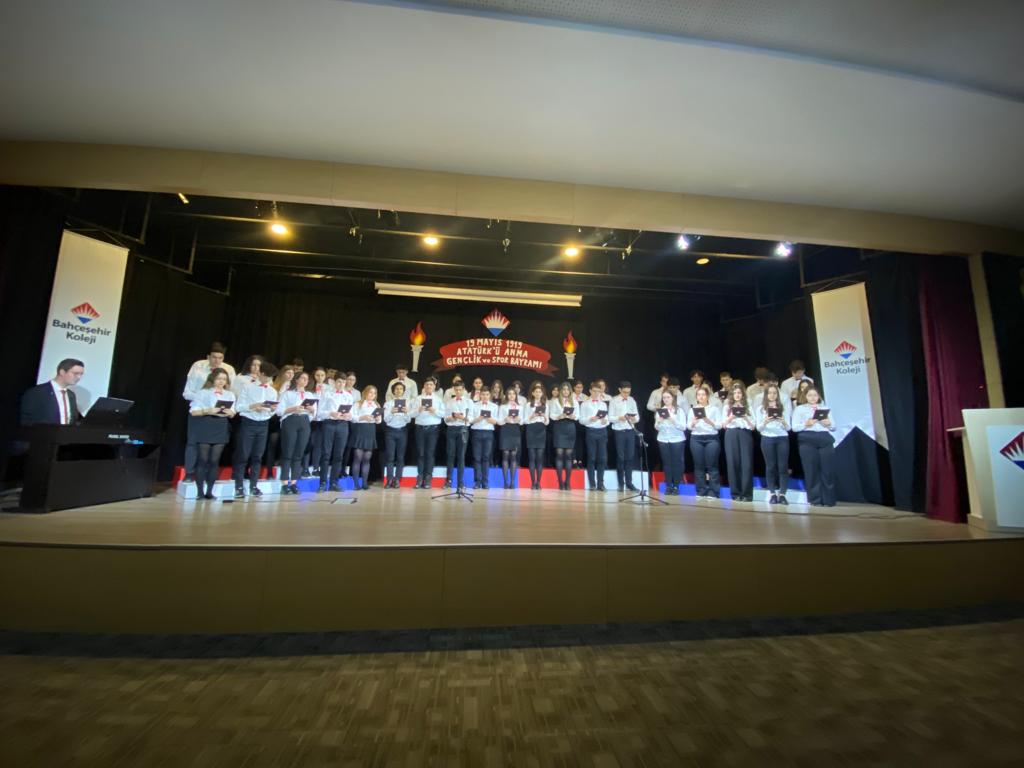 IlknurMeseli's tweet photo. Bayramı'mız kutlu olsun.
Adımların, adımlarımız! 🇹🇷💐
@shkynr @BusraGuranYeni @SeldaKalkan17 @tugbaaktas2015
@bk_tekirdag https://t.co/cva1AHjwWC