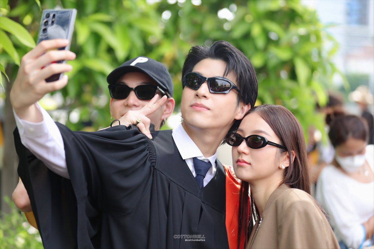 CottonB_'s tweet photo. 19.05.2022
꒰ #CongratSKY ꒱
With @JJksnp & #ต้าเหนิง
@cutter_sky @skyfansofficial
#ก้อนเมฆของสกาย
#skywongravee
#JAYLERR #THANAERNG https://t.co/6JiVzc91ea