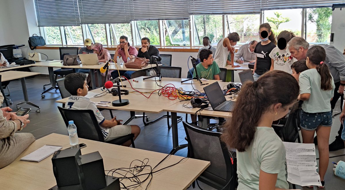Directeur CDP Pierre-Deschamps Rabat (@dir_cdp_rabat) on Twitter photo 4ème et dernière journée de la #formation Web Radio avec Thierry Riera, nos élèves enregistrent l'émission qu'ils ont conçue avec nos stagiaires. La parole est aux CM1 !
<a href="/HAMDOUNSamad1/">HAMDOUN Abdessamed</a> <a href="/MZemmouche/">Marc Zemmouche</a> <a href="/Dir_CDP_Abidjan/">Directeur CDP Pierre-Deschamps Abidjan</a> <a href="/mlfmonde/">Réseau mlfmonde</a> <a href="/Mlfpedagogie/">Pédagogie Mlfmonde</a> <a href="/Juliehig/">Julie.H</a> <a href="/_Cynthia_Bvs/">Cynthia Bvs</a> 4ème et dernière journée de la #formation Web Radio avec Thierry Riera, nos élèves enregistrent l'émission qu'ils ont conçue avec nos stagiaires. La parole est aux CM1 !
<a href="/HAMDOUNSamad1/">HAMDOUN Abdessamed</a> <a href="/MZemmouche/">Marc Zemmouche</a> <a href="/Dir_CDP_Abidjan/">Directeur CDP Pierre-Deschamps Abidjan</a> <a href="/mlfmonde/">Réseau mlfmonde</a> <a href="/Mlfpedagogie/">Pédagogie Mlfmonde</a> <a href="/Juliehig/">Julie.H</a> <a href="/_Cynthia_Bvs/">Cynthia Bvs</a>