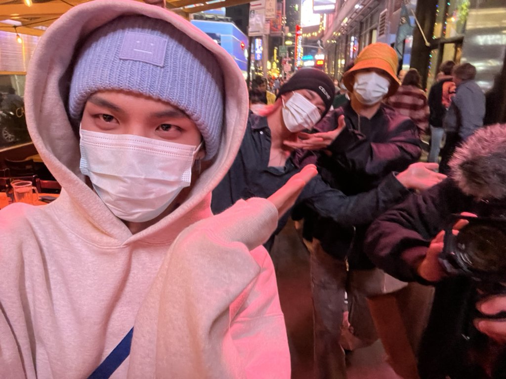 BaeX03802035's tweet photo. Gon update FC (220519)

This day was Jinyoungie's birthday 🥺💙
#CIX #씨아이엑스 #BX #이병곤 #배진영 #BAEJINYOUNG #GONBAE #BaeX https://t.co/s8wmWZXQSG