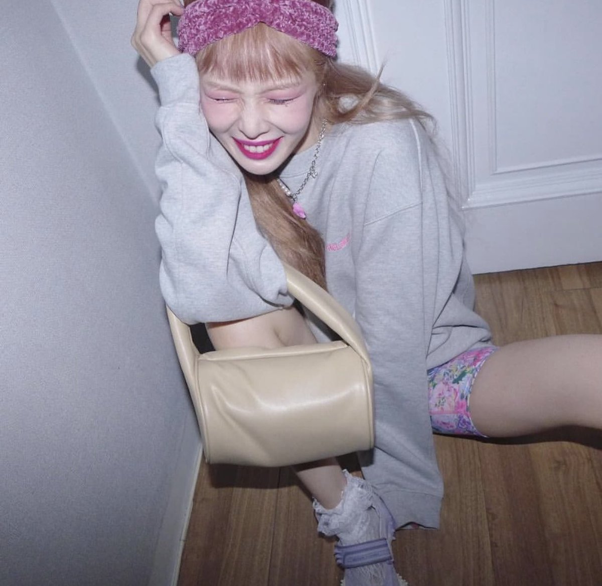 SCREEN SHOT bot tweet media