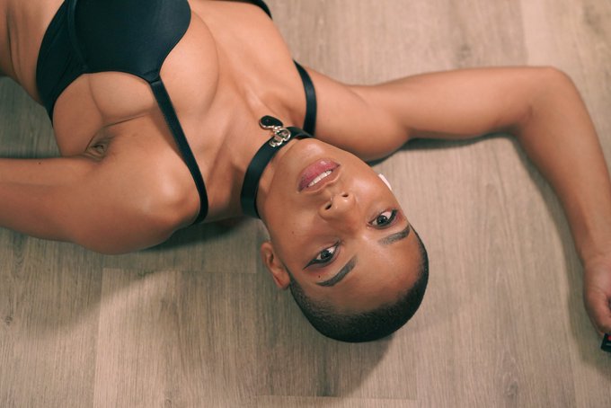 Why do I insist on being single. https://t.co/A5cteQO7Vk