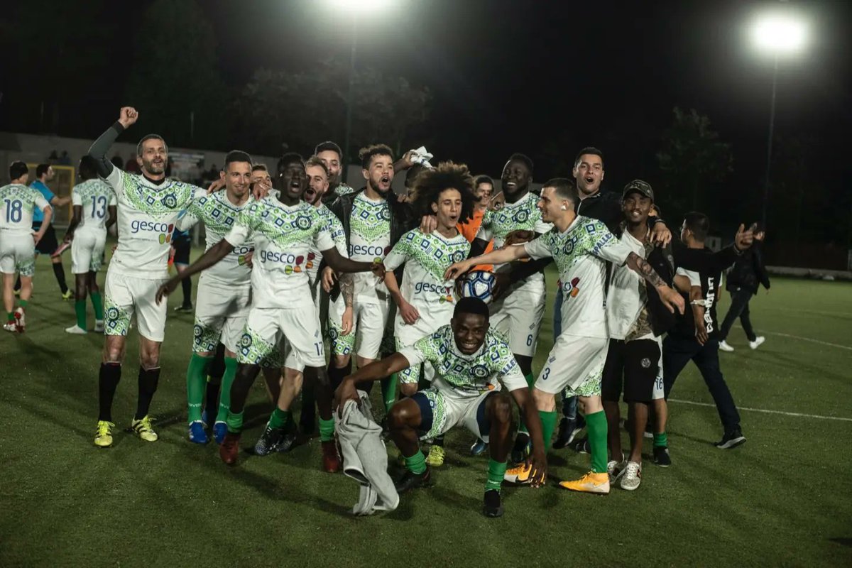 afronapoli's tweet photo. La nostra formazione amatoriale ci regala questa grande gioia conquistando la finale del torneo che si giocherà sabato 21 maggio alle ore 8.30 allo stadio "Maradona"  contro la SSC Ferdinando Napoli ⚽️💙

#napoliunited #golions #avantiunited https://t.co/s4Md4y525Y