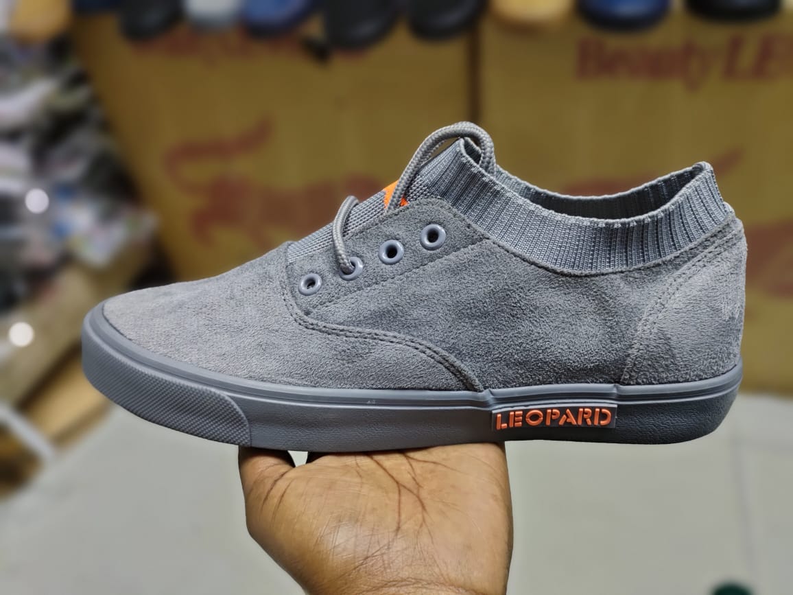UApparell's tweet photo. Quality ,comfy  and unique rubbershoes,
Avaible from size 40-45 at  an offer of 1499/=
Call/App 0707390310 for orders/ delivery
#Embu#Kenya kwanza https://t.co/JEqPXRVWar