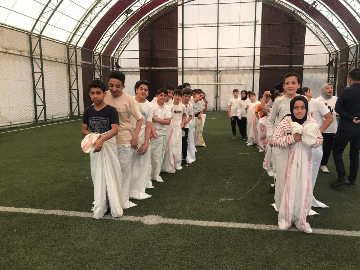 midyataihl's tweet photo. OKULUMUZ HER ALANDA ÖZEL HER ALANDA GÜZEL
Ortaokul Bahar Şenlikleri.
3 gün boyunca sadece Şenlik..
Piknik,tiyatro,şarkı,çuval yarışması, yumurta yarışması,halat çekme,balon patlatma,parkur, uçurtma şenliği vb.. etkinliklerle devam etti. @mardinilmem @midyatkaymakam @midyatilcemem https://t.co/SoWy93bLzq