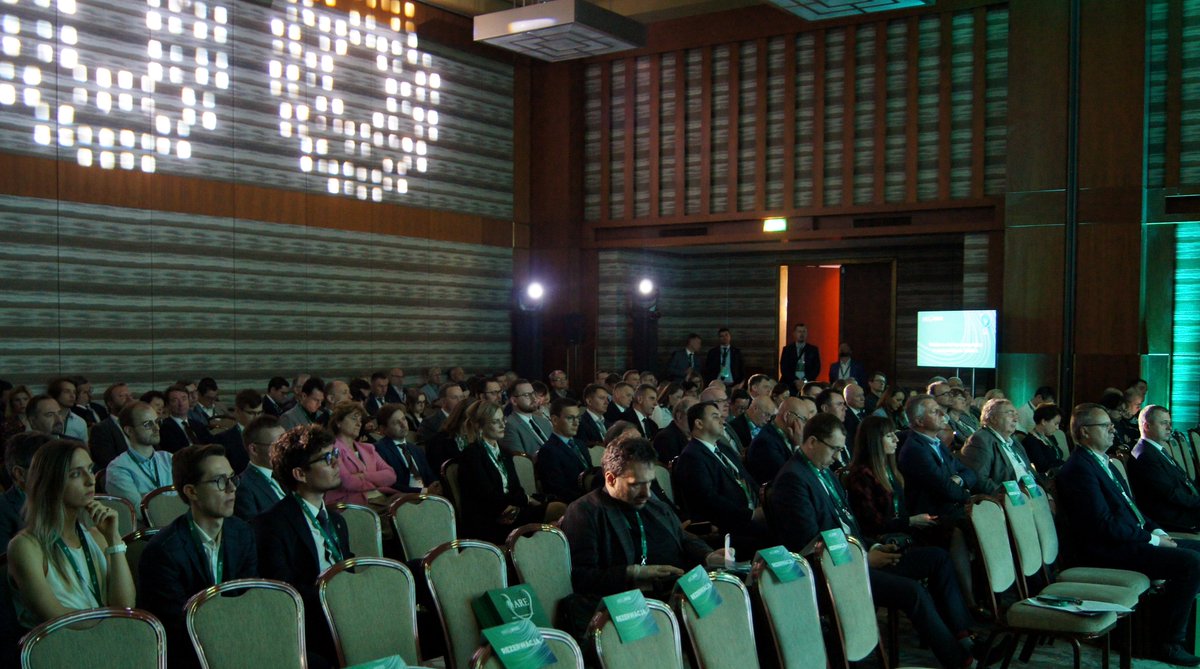 energetyce's tweet photo. Trwa panel główny konferencji ARE; krajowa elektroenergetyka w perspektywie roku 2050 - o tym zagadnieniu mówią prezes Wojciech Dąbrowski @Grupa_PGE, prezes Paweł Majewski @Grupa_Enea, prezes Paweł Szczeszek @TauronPE oraz prezes ARE S.A.

#konferencjaARE #energetyka #gospodarka https://t.co/vuNqu4XTHT